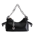 Bolso hobo negro minimalista con cadena metálica plateada y correa de cuero ajustable - Negro