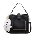 Sac seau noir en similicuir grainé avec clous dorés et pendentif chien peluche - Avec Pendentif / Noir