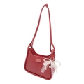 Rote Leder-Schultertasche mit Goldplakette und Perlenspitzen-Schleifen-Anhänger - Mit Anhänger / Rot