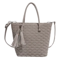 Elegante borsa a secchiello grigia plissettata con texture a conchiglia e nappe di cristallo - Grigio