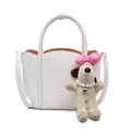 Sac seau blanc avec motif litchi, pendentif chien en peluche et bandoulière amovible - Sans Pendentif / Blanc Cassé