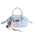 Sac Boston en denim bleu clair avec garniture en cuir et breloque poney décorative - Bleu