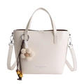 Sac à main en similicuir blanc crème avec breloque marguerite et bandoulière - Avec Pendentif / Blanc
