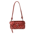 Elegante borsa a spalla rossa a pois bianchi con un ciondolo a forma di cuore - Rosso