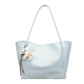 Grand sac cabas bleu clair en cuir texturé avec accessoire de charme en forme de cheval - Avec Pendentif / Bleu