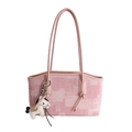 Rosafarbene Patchwork-Canvas-Tasche mit Lederriemen und dekorativem Pferdeanhänger - Rosa