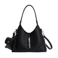 Schwarze Halbmond-Tasche aus genarbtem Leder mit Schnalle und Münzanhänger - Schwarz