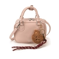 Rosa Handtasche aus PU-Leder mit Bärenanhänger und geflochtenem Seil auf Weiß - Mit Anhänger / Rosa