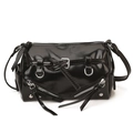 Modische Schultertasche aus schwarzem Lackleder im Biker-Stil mit silbernen Details - Schwarz