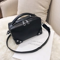 Borsa Boston in pelle nera opaca retrò con doppia cerniera e tracolla regolabile - Nero