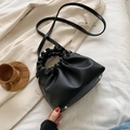 Elegante zwarte geplooide cloud bucket bag van PU-leer met handvat en schouderriem - Zwart