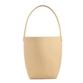 Minimalistische beige Beuteltasche aus genarbtem Leder mit langem Schultergurt - Khaki
