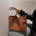 Grand sac cabas minimaliste en similicuir marron avec texture grainée et anses - Marron