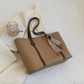 Grande borsa tote kaki in ecopelle con foulard di seta e manici sottili marroni - Cachi