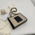 Bolso tote acolchado en beige y negro con correa de cadena y bolsillo frontal - Negro