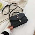 Borsa a tracolla nera in pelle con manico superiore e dettagli dorati su tessuto bianco - Nero