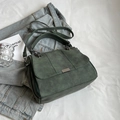 Borsa tote verde scuro opaca con motivo trapuntato e fibbia in metallo lucido - Verde