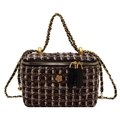 Bruine en zwarte tweed kettingtas met gouden camelia logo en metalen schouderriem - Zwart Klein