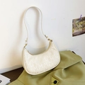 Sac hobo blanc cassé avec imprimé monogramme M et détails métalliques dorés - Sans Pendentif / Poche zippée