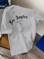 Dettaglio della stampa Los Angeles e del carattere gotico sulla t-shirt in cotone grigio - S / Grigio chiaro