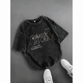 T-shirt oversize nera lavaggio acido con stampa vintage di gatti e scritte in giapponese - M / Nero Lavato
