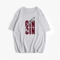 Hellgraues Baumwoll-T-Shirt mit CIN CIN Weinflaschen-Grafik in minimalistischer Flachlage - S / Grauweiß