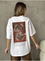 Detalle de camiseta blanca de algodón oversize con estampado de alfombra persa y eslogan - S / Blanco Gráfico Espalda