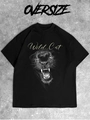 Detail des künstlerischen Panther-Prints und Wild Cat-Schriftzugs auf Baumwoll-T-Shirt - S / Schwarz