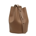 Sac seau en cuir grainé marron avec large bandoulière réglable de couleur caramel - Gris trench