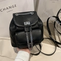 Eleganter schwarzer Mini-Rucksack aus Leder mit silberner Kette und Drehverschluss - Schwarz