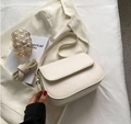 Elegante borsa a tracolla beige in pelle sintetica liscia con due cinghie regolabili - Bianco Sporco