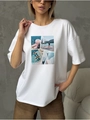 Dettaglio della t-shirt bianca oversize con stampa collage fotografico estivo - S / Bianco