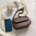 Borsa a tracolla minimalista in pelle opaca marrone scuro con cinturino regolabile compatto - Marrone