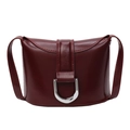 Bolso tipo cubo minimalista rojo oscuro brillante con hebilla metálica en forma de D - Burdeos