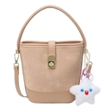 Borsa a secchiello beige scamosciata con chiusura dorata e ciondolo a stella - Con Ciondolo / Cachi