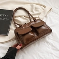 Borsa a mano vintage in pelle PU marrone scuro con due tasche frontali e manici lunghi - Marrone