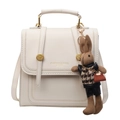 Cremeweißer Vintage Leder Rucksack mit goldenen Schnallen und Hasenanhänger - Mit Anhänger / Gebrochenes Weiß