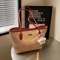 Borsa tote in camoscio kaki con profili in pelle rossa e ciondolo a stella - Senza Ciondolo / Rosa