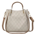 Schicke beige gesteppte Eimertasche aus Leder mit braunen Griffen und Golddetails - Gebrochenes Weiß