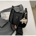 Bolso de hombro minimalista en cuero sintético negro con hebilla redonda y colgante peluche - Sin Colgante / Negro