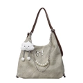Minimalistische hellgraue Hobo-Tasche mit Perlenkette und Wolken-Plüschanhänger - Mit Anhänger / Gebrochenes Weiß