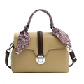 Beigefarbene Tragetasche aus Leder mit dunkelbraunen Griffen und Paisley-Seidenschal - Khaki