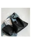 Sac fourre-tout noir minimaliste en cuir grainé avec surpiqûres et petite pochette - Sac Cabas Avec Pochette Ensemble / Noir