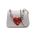 Mini borsa bianca a tracolla con patch a cuore rosso e catena decorativa a fiori in metallo - Bianco Sporco