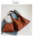 Sac hobo marron grande capacité en cuir avec pochette zippée assortie et texture grainée - Sac Cabas Avec Pochette Ensemble / Marron