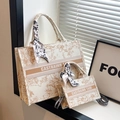 Borsa tote vintage in tela floreale con sciarpa di seta e tracolla larga decorata - Grande / Bianco Sporco