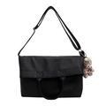 Borsa a mano minimalista in pelle nera martellata con ciondolo e tracolla regolabile - Con Ciondolo / Nero