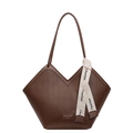 Dunkelbraune Shopper-Tasche mit vertikaler Rippstruktur und dekorativem Webband - Kaffeebraun