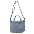 Modische Denim-Einkaufstasche in Hellblau mit Fronttaschen und silbernen Metallnieten - Hellblau