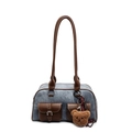 Sac Boston en jean bleu avec poches en cuir marron et charmant pendentif d'ours peluche - Avec Pendentif / Bleu Denim